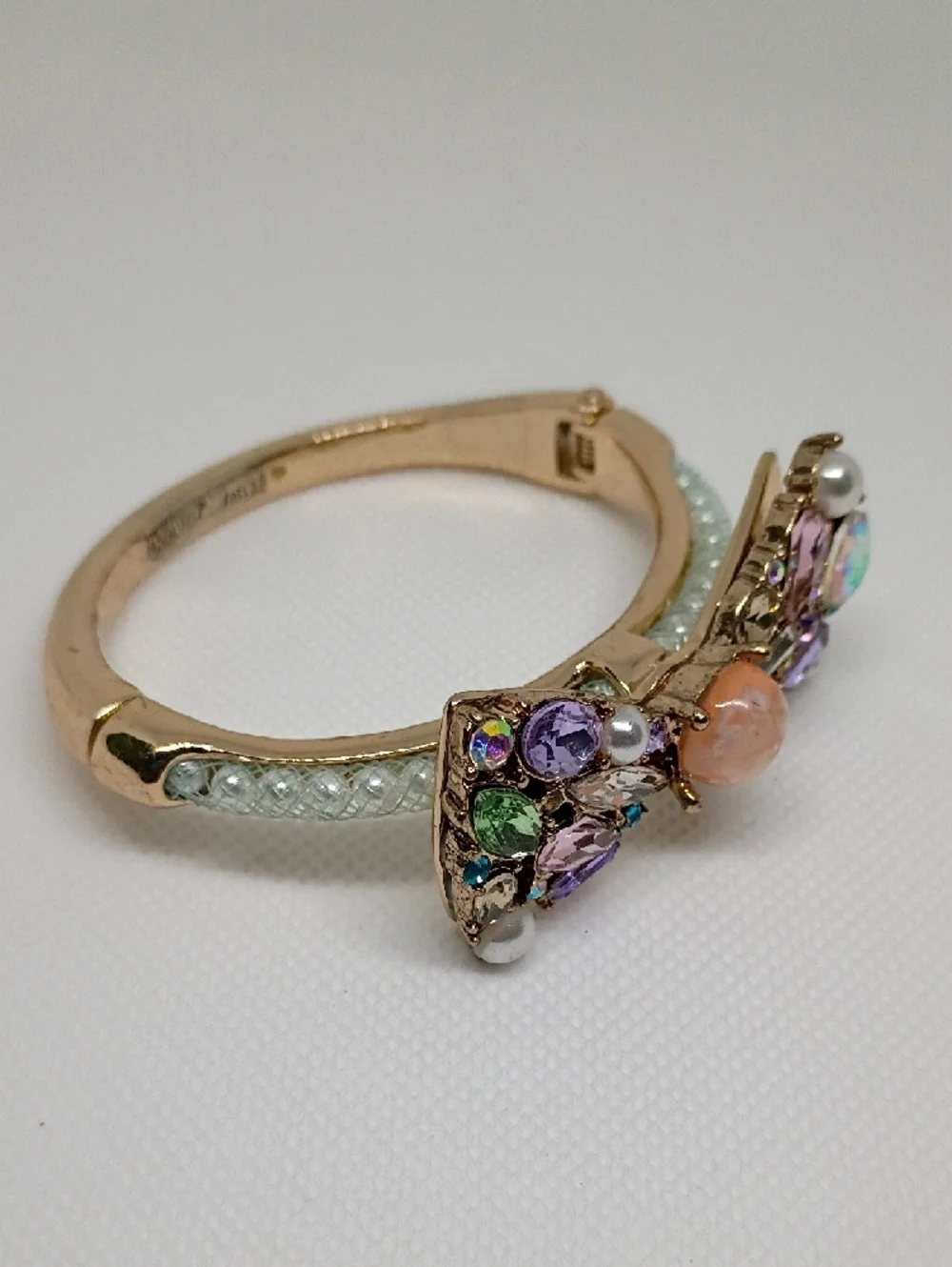 Betsey Johnson Elegant Multicolor Crystal Bow Bracelet - Picture 6 of 7